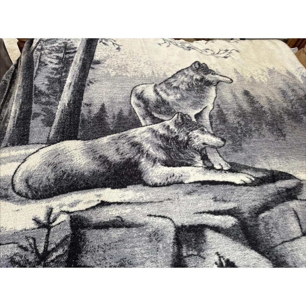 Vtg Biederlack Blanket James Hautman Wolves Wolf Reversible Blue Gray USA 91x92"